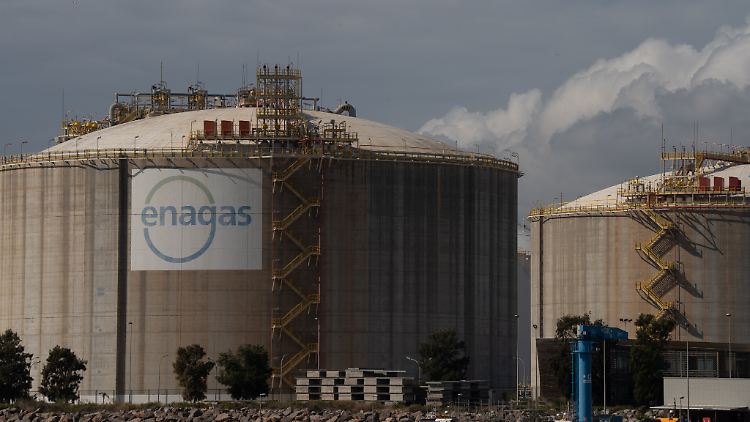 Ein Flüssiggasterminal in Barcelona soll bald wieder mit Gas gefüllt werde, dass die EU gemeinsam eingekauft hat.