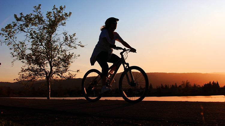 Obwohl er die Sicherheit nachweislich erhöht, ist nur jeder vierte Fahrradfahrer in Deutschland mit Helm unterwegs.