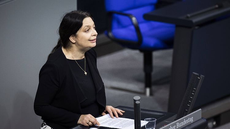 Eine Versetzung der ehemaligen AfD-Abgeordneten Malsack-Winkemann in den Ruhestand sei nur möglich, "um eine schwere Beeinträchtigung der Rechtspflege abzuwenden."