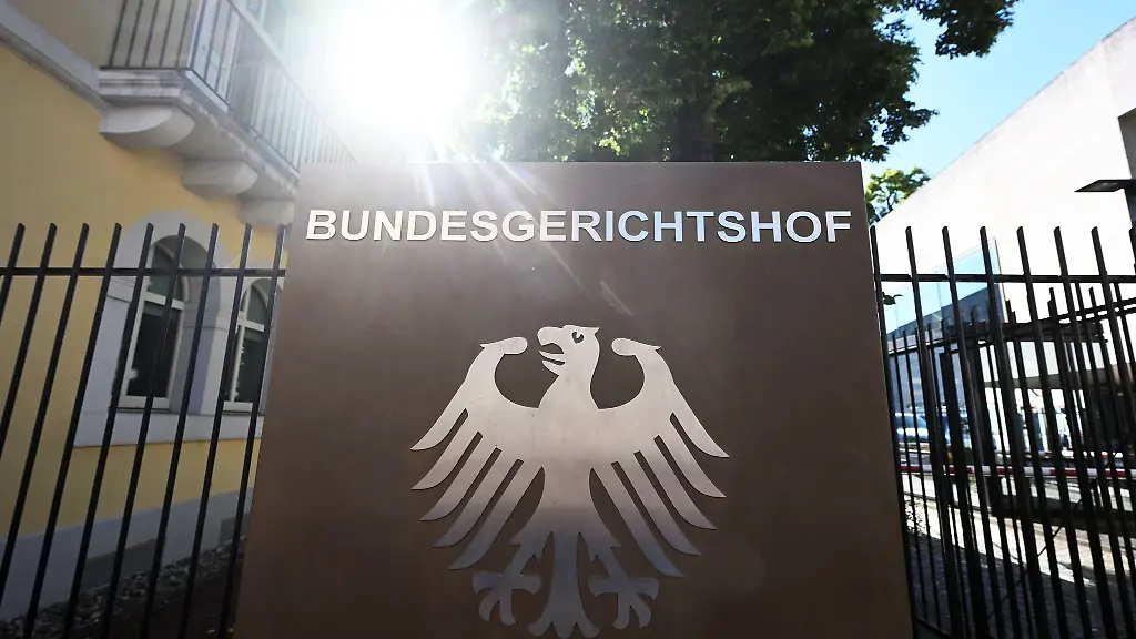 Ein-Hinweisschild-vor-dem-Bundesgerichtshof