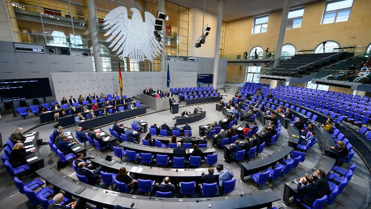 Russlands Führung und ihr Angriffskrieg gegen die Ukraine seien verantwortlich für diese "außergewöhnliche Notlage", betonte Toncar.