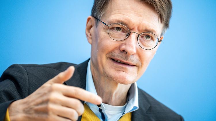 Bundesgesundheitsminister Karl Lauterbach bei einer Pressekonferenz zur aktuellen Corona-Lage am 14. Oktober 2022