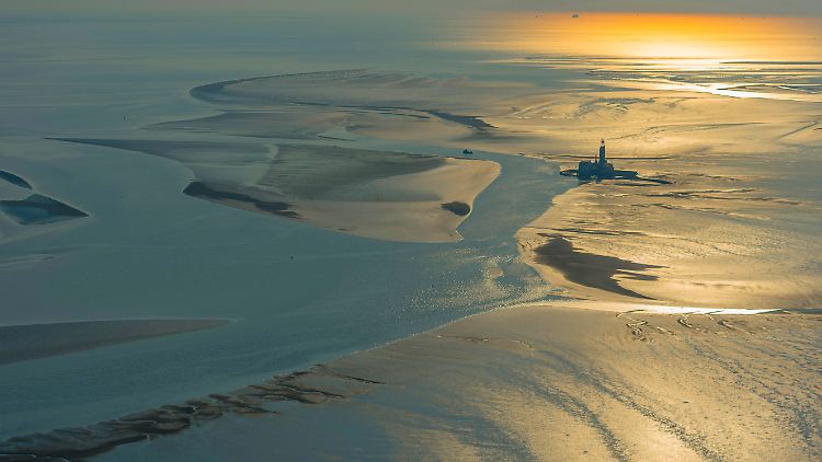 Die Bohrinsel Mittelplate im Wattenmeer fördert Öl.