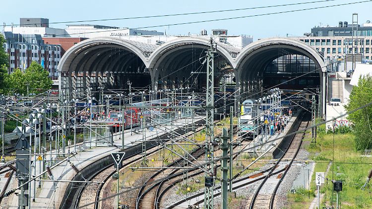 Die Sicherheitskonzepte schutzbedürftiger Objekte sollen überprüft werden, heißt es bei der Bahn.