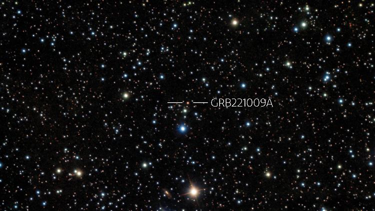 Das Phänomen mit dem Namen GRB221009A ist etwa 2,4 Milliarden Lichtjahre von der Erde entfernt.
