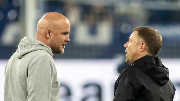 Schalkes Sportdirektor Rouven Schröder und Trainer Frank Kramer (rechts) machen offenbar erstmal gemeinsam weiter.