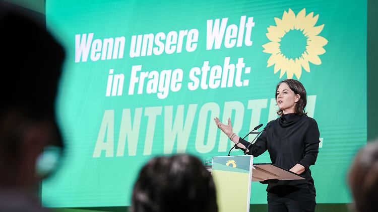 Baerbock fordert eine europäische Zusammenarbeit bei Rüstungsfragen.