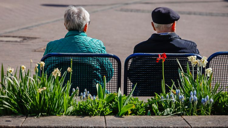 Die überwiegende Mehrheit der gesetzlichen Renten in Deutschland liegt derzeit unter 2000 Euro im Monat.