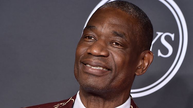 Der 2,18 große Mutombo gilt als einer der besten Defensivspieler der NBA aller Zeiten.