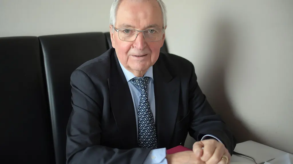 Der-ehemalige-Umweltminister-und-UNEP-Chef-Klaus-Toepfer-CDU-bei-einem-Interview-zum-Thema-25-Jahre-Rio-Konferenz-fuer-Umwelt-und-Entwicklung