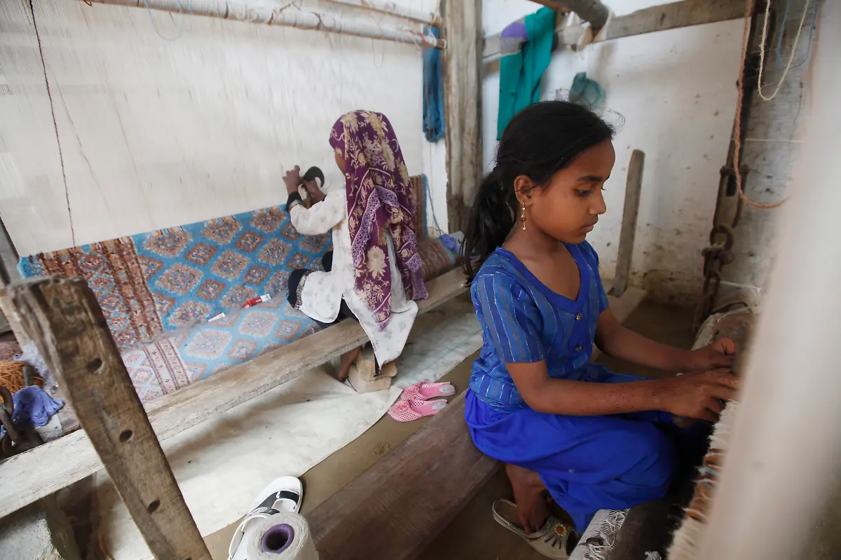 2015-03-07T120000Z-1500565756-GM1EB371T1901-RTRMADP-3-PAKISTAN-SOCIETY