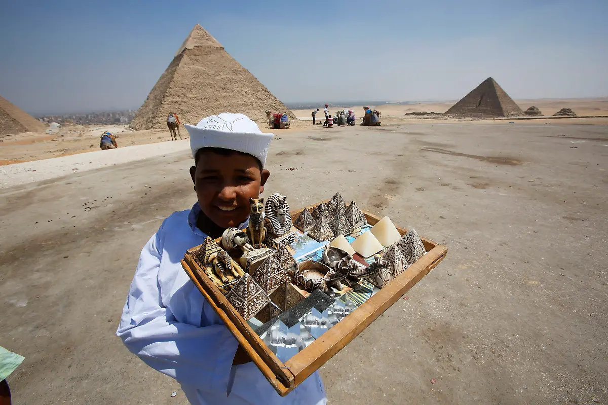 2013-08-26T000000Z-2047665205-GM1E98R0C8M01-RTRMADP-3-EGYPT-TOURISM