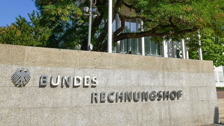Auch Personen mit "ausreichender Eigenleistungsfähigkeit" könnten für zwei Jahre das Bürgergeld beziehen, mahnt der Bundesrechnungshof.
