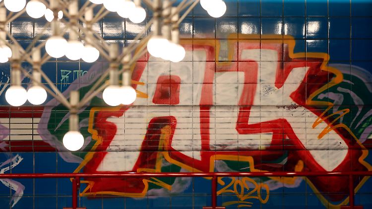 "Alk" gehört für viele zum Feiern dazu - aber spätestens wenn das Trinken alltäglich wird, stellen sich Probleme ein, die man angehen sollte.