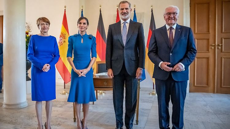 Treffen zu viert: Bundespräsident Frank-Walter Steinmeier (r.) mit seiner Frau Elke Büdenbender (l.) und dem spanischen Königspaar Felipe und Letizia.