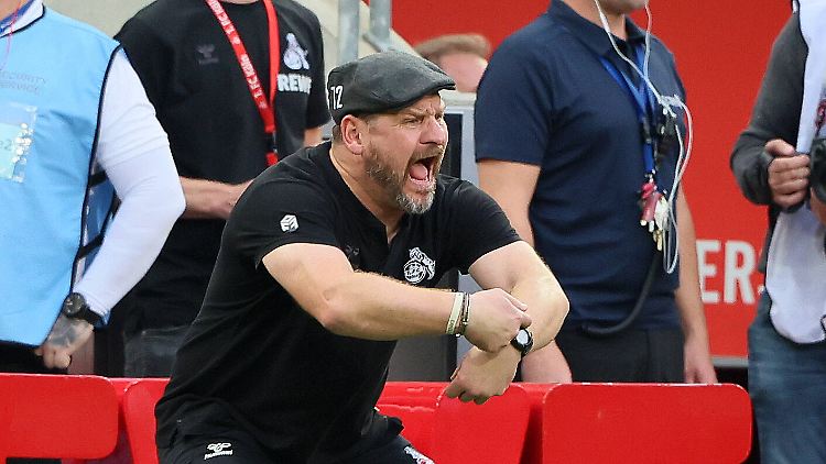 Steffen Baumgart unterstützt durch Emotionen.