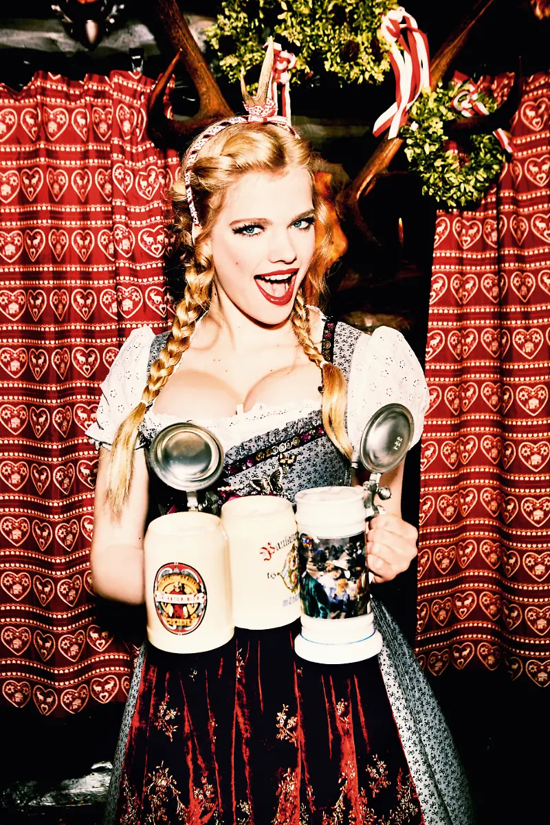 ce-von-unwerth-heimat-163-carrying-the-goods