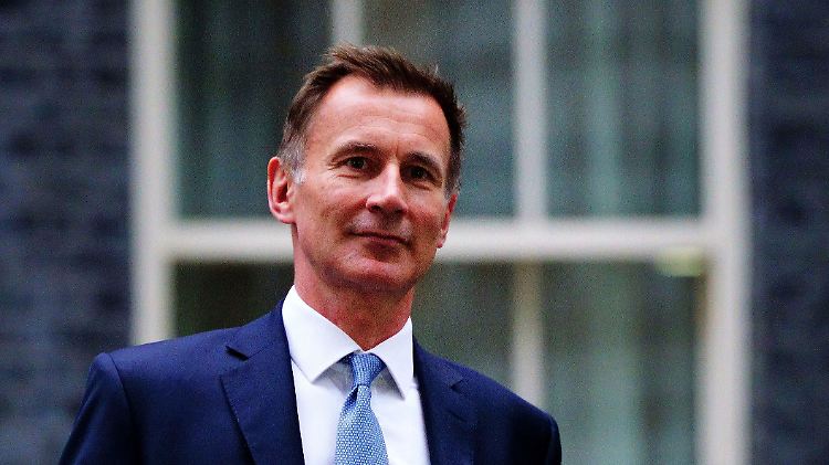 Finanzminister Jeremy Hunt nimmt gleich alle Steuererleichterungen zurück.