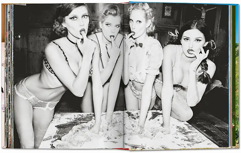 VON-UNWERTH-HEIMAT-FO-INT-OPEN001-426-427-02206