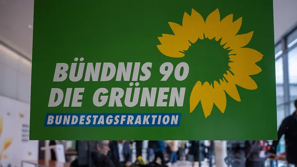 Das-Logo-der-Fraktion-von-Buendnis90-Die-Gruenen-im-Deutschen-Bundestag