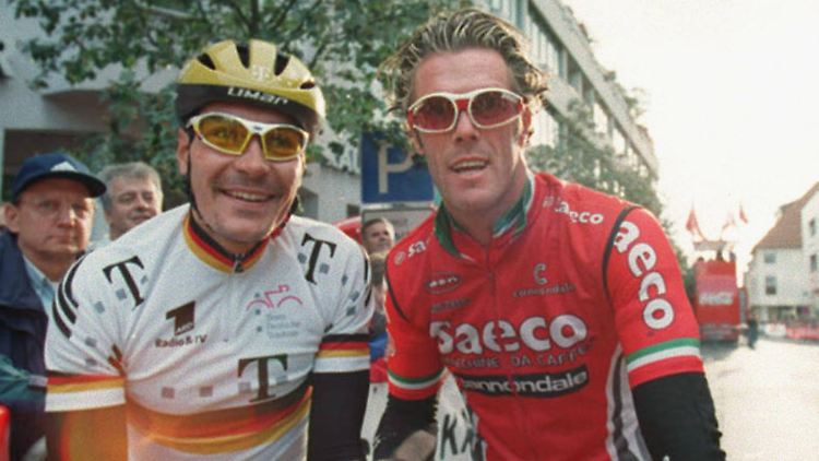 Mario Cipollini (in Rot) mit seinem großen deutschen Konkurrenten Erik Zabel.