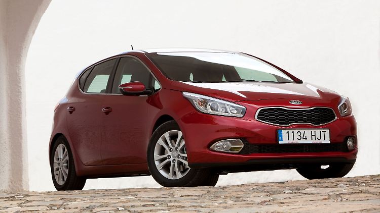 Kompakter in klassischer Form: Der Kia Ceed zeigt sich hier als Steilheckmodell mit großer Heckklappe.