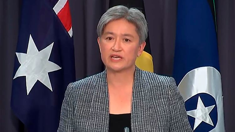 "Australien setzt sich für eine
Zweistaatenlösung ein, in der Israel und ein zukünftiger
palästinensischer Staat in Frieden und Sicherheit innerhalb
international anerkannter Grenzen koexistieren", sagt
Außenministerin Penny Wong
