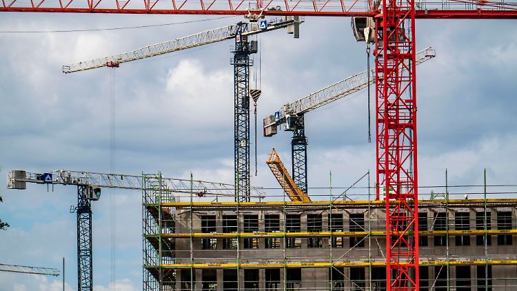 Immer mehr Bauherren stellen Projekte zurück oder stornieren sie gänzlich, berichtete das IFO-Institut.