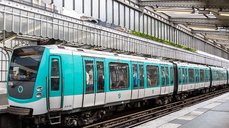 Während es im Fernverkehr keine größeren Störungen gibt, ist der Nahverkehr um 50 Prozent zurückgegangen, teilte die SNCF mit.