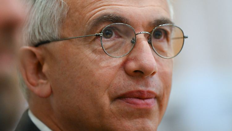 Frankfurts Oberbürgermeister Peter Feldmann wünscht sich eine "faire und unvoreingenommene Klärung" des Falles.