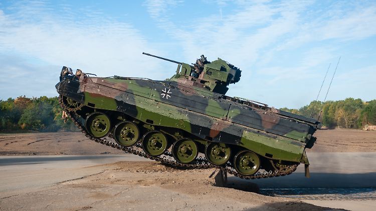 40 Schützenpanzer vom Typ Marder 1A3 sollen nach Griechenland gehen. Diese wollen wiederum 40 Panzer sowjetischer Bauart in die Ukraine liefern.