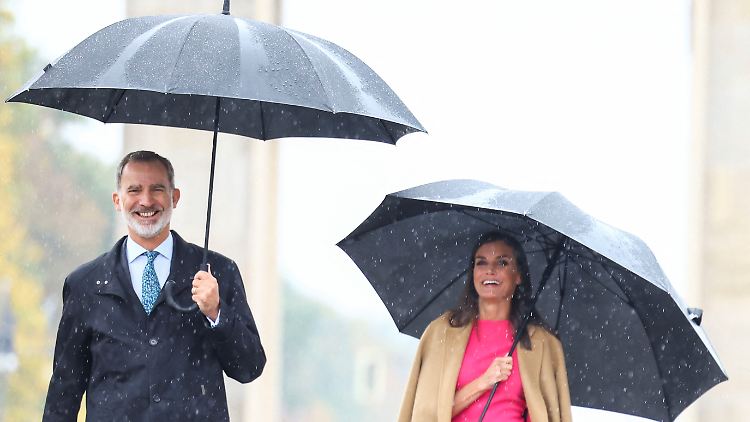 Hatten offenbar trotz des Regens ihren Spaß: König Felipe und seine Frau Letizia.