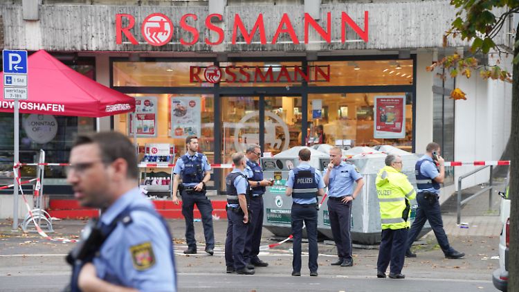 In einer Drogerie wurde der mutmaßliche Täter von de Polizei gestellt.