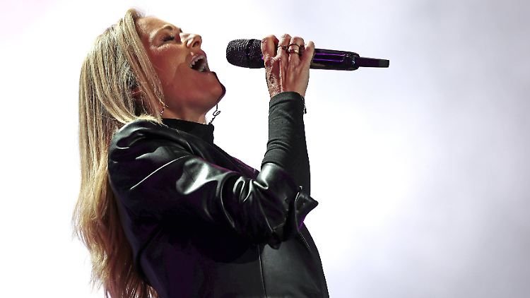 Eines ist klar - ohne "Atemlos" kann sie nicht nach Hause gehen: Helene Fischer.