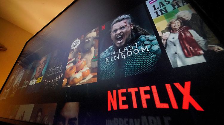Netflix will künftig auch ein werbefinanziertes Angebot einführen.