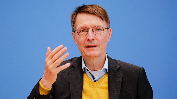 Lauterbach hatte eine Erhöhung des Zusatzbeitrags um 0,3 Punkte auf 1,6 Prozent angekündigt, wodurch sich ein Gesamtbetrag von 16,2 Prozent des Bruttolohnes ergibt.