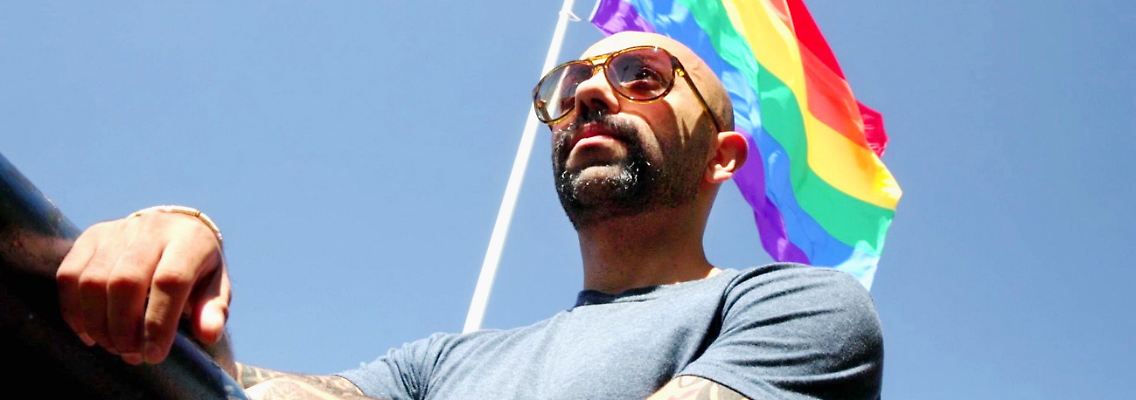 Nasser Mohammed, erster schwuler Katari der Welt, der sich öffentlich als homosexuell geoutet hat. Er lebt in den USA. +++ Die Verwendung des sendungsbezogenen Materials ist nur mit dem Hinweis und Verlinkung auf RTL+ gestattet. +++