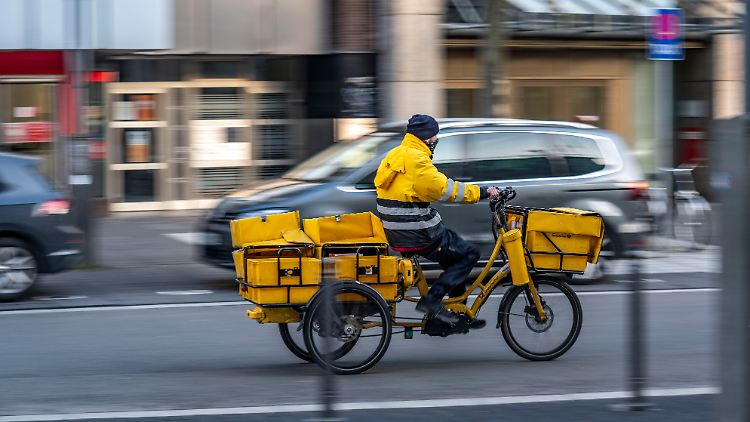 Die Post wirbt nach eigenen Angaben mit guten Arbeitsbedingungen und Löhnen. Doch der Arbeitsmarkt ist leergefegt. 