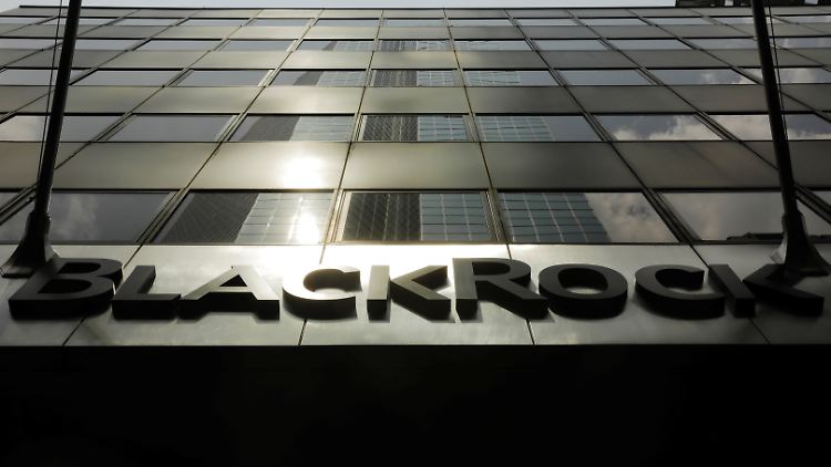 Knapp 8 Billionen Dollar haben Anleger über Blackrock investiert.  