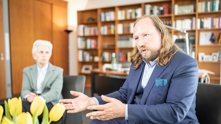 Gelb-grüne Allianz in der Verteidigungspolitik: Hofreiter und Strack-Zimmermann setzen die SPD und den Kanzler unter Druck.