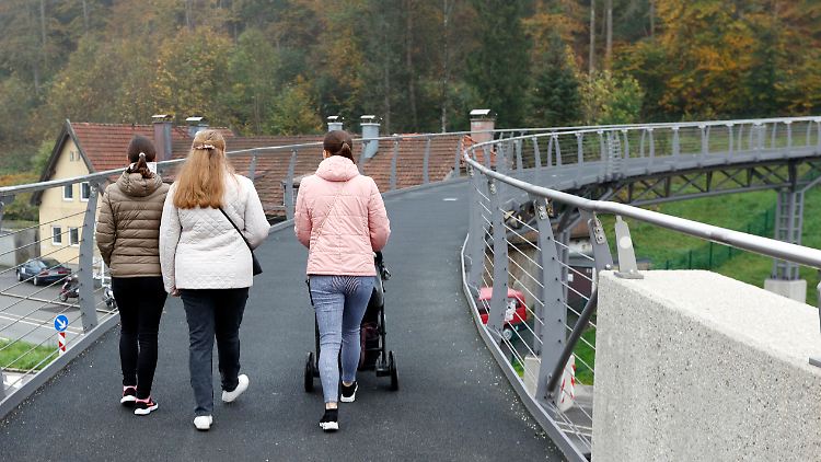 Die Heilig-Geist-Fußgängerbrücke über die B304 östlich von Traunstein wird vom Bund der Steuerzahler bemängelt.