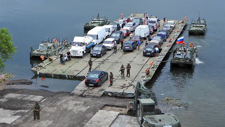 Der Fluss Dnipro ist an manchen Stellen in der Region einen knappen Kilometer breit. Für die Russen wäre er die beste Verteidigungslinie. 