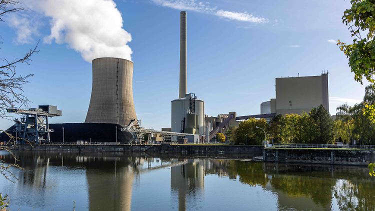 In den letzten Jahren investierten viele G20-Staaten zu viel Geld in fossile Energie, analysiert Germanwatch in seinem Jahresbericht. 
