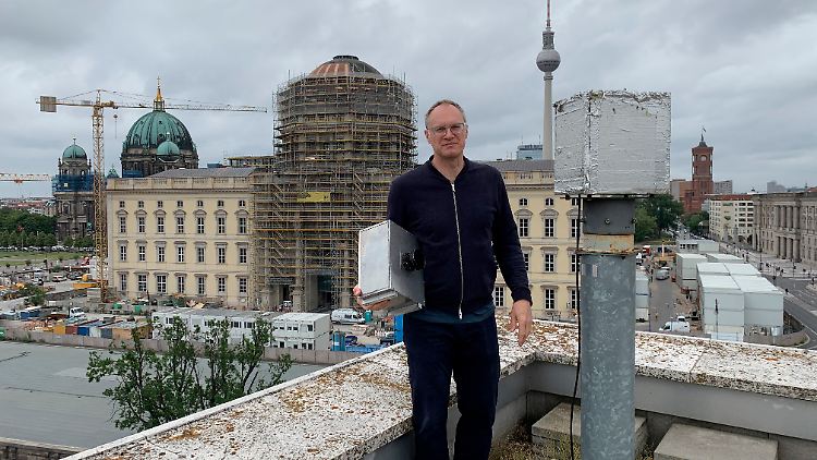 Michael Wesely nutzt die Langzeitbelichtung als künstlerische Methode.