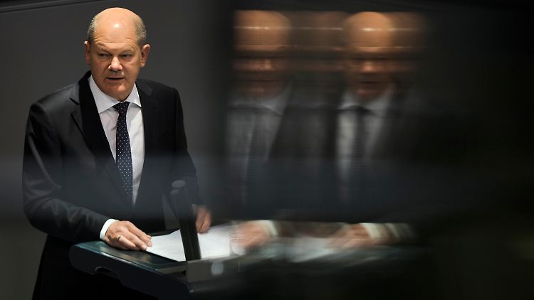 Scholz' Ton war selbstbewusst und optimistisch. Putin sei mit seinem Angriffskrieg "eigentlich schon gescheitert", sagt er.