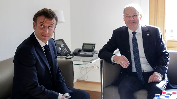 Sind sich momentan nicht grün: Macron (li.) und Scholz.