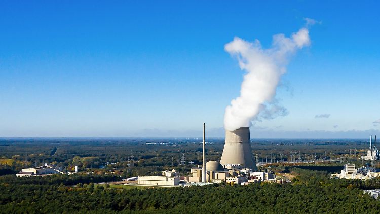 Das Kernkraftwerk Emsland im niedersächsischen Lingen bleibt bis Mitte April im Streckbetrieb.