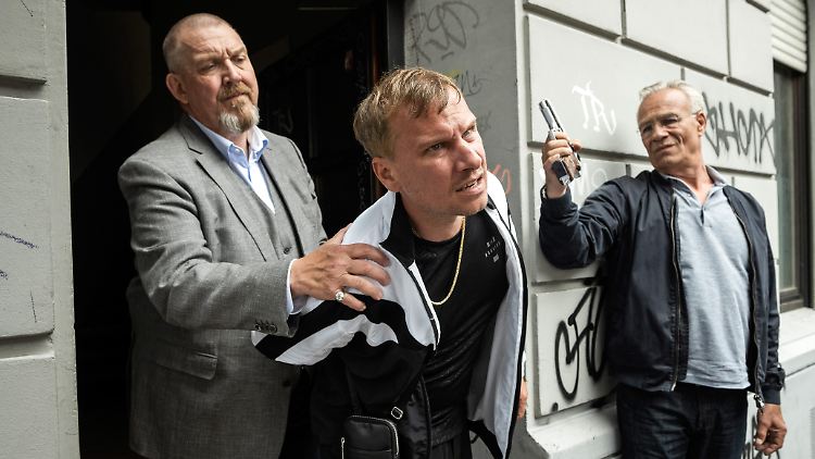 Auch hochkarätige Gastdarsteller wie Robert Stadlober (M.) als Zuhälter bewahren den Fall nicht vor der Mittelmäßigkeit.