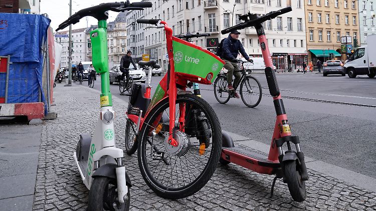 Die Nutzung von E-Tretrollern ersetzt bisher vor allem kürzere Gänge zu Fuß und nur selten Autofahrten.