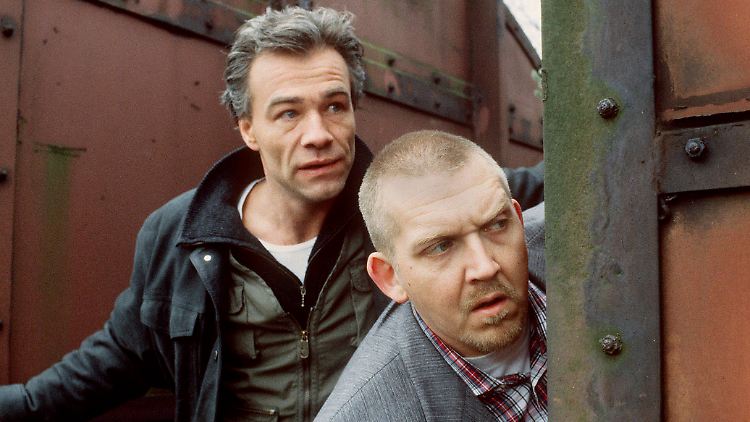 Sehr frisch rasiert: Dietmar Bär (r.) in seinem ersten Fall als Kommissar Schenk.